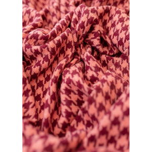 Berry Houndstooth Lambswool Scarf: close up of material