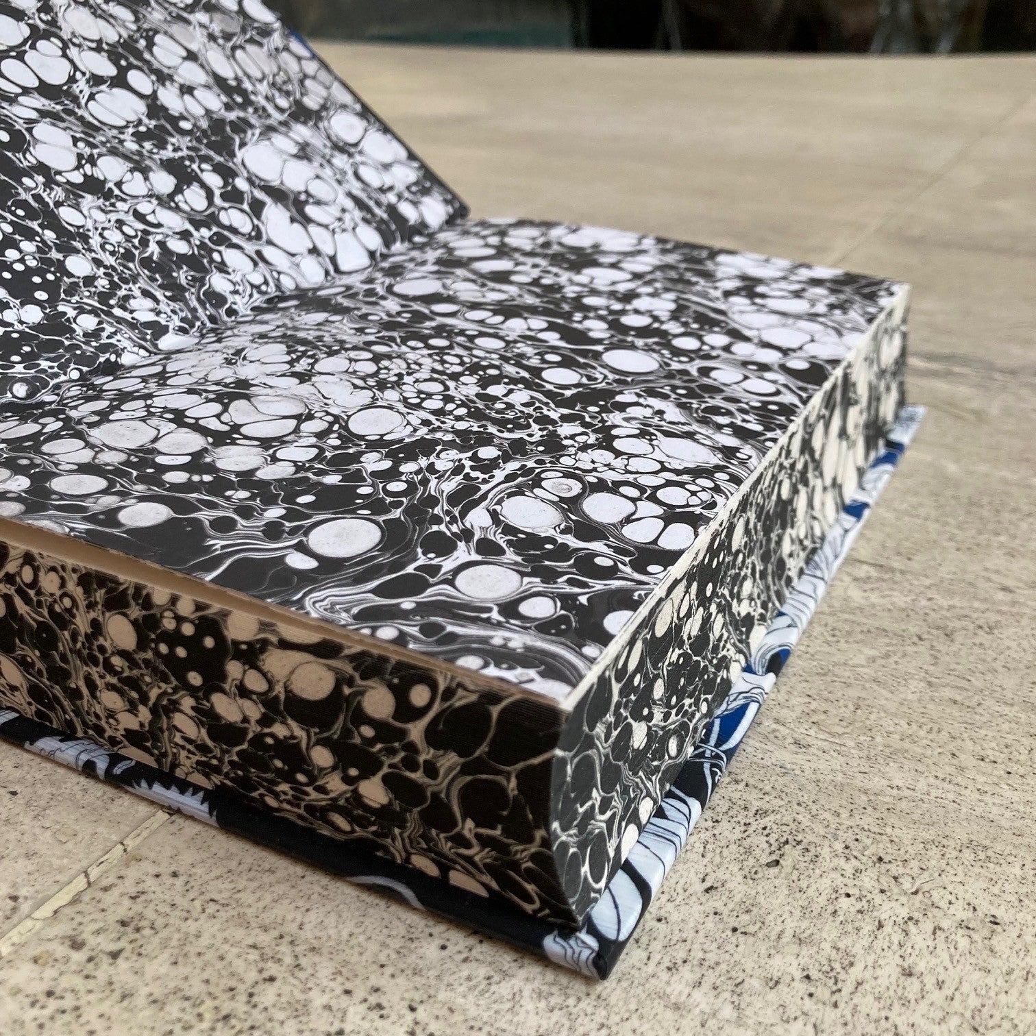 Dracula (Marbled, Sprayed Edge)