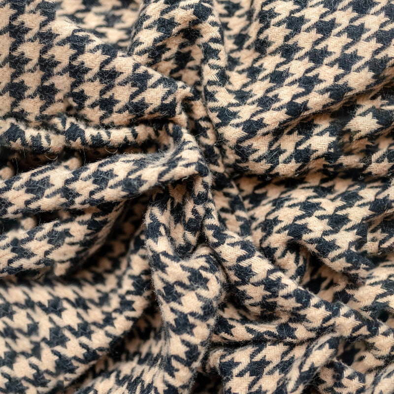 Lambswool Scarf in Houndstooth