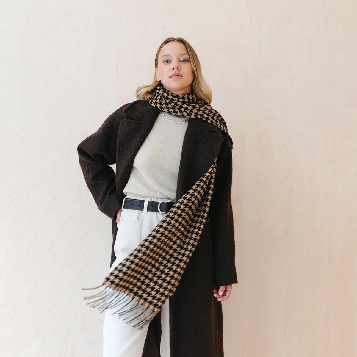Lambswool Scarf in Houndstooth