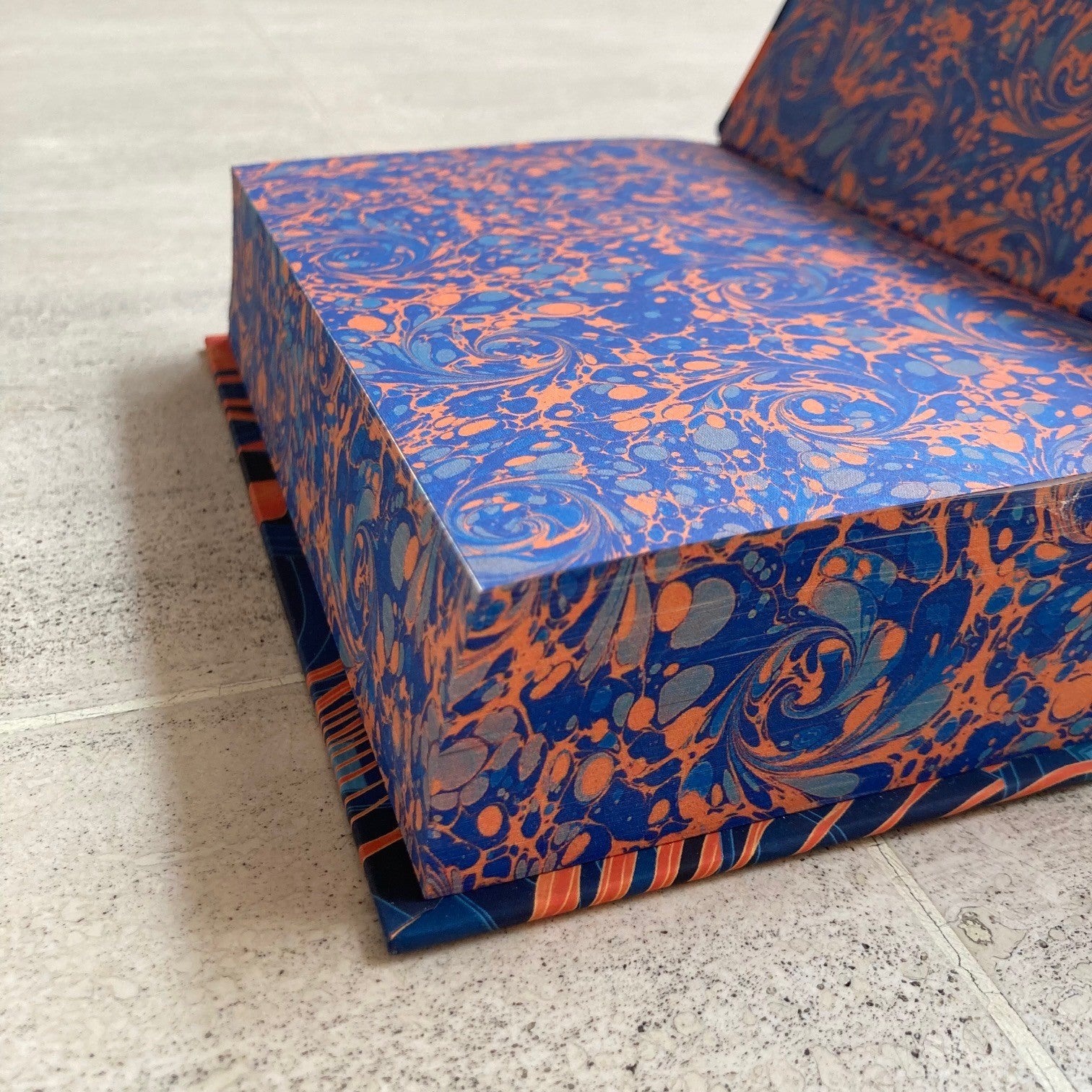 Oliver Twist (Marbled, Sprayed Edge)