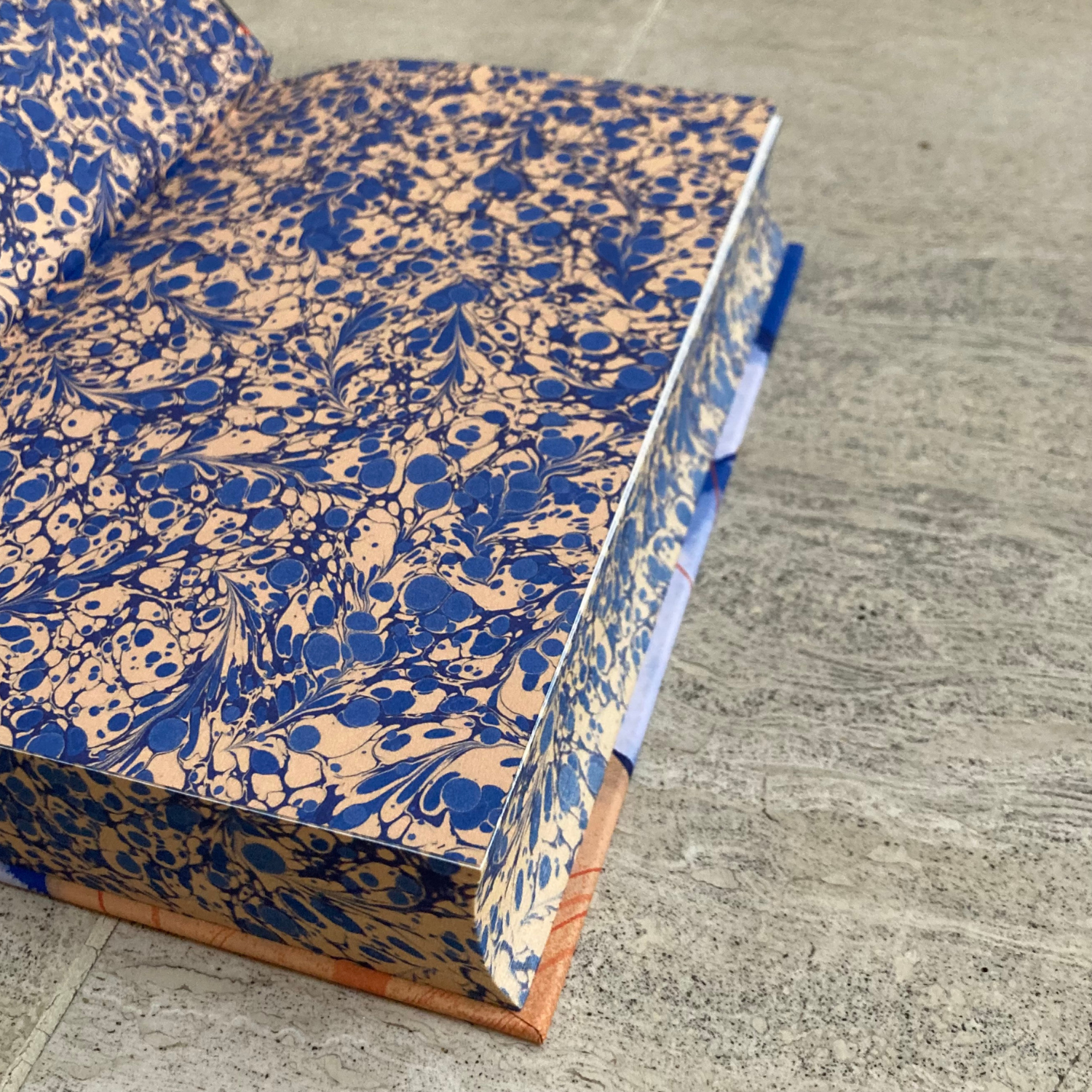 Robinson Crusoe (Marbled, Sprayed Edge Edition)