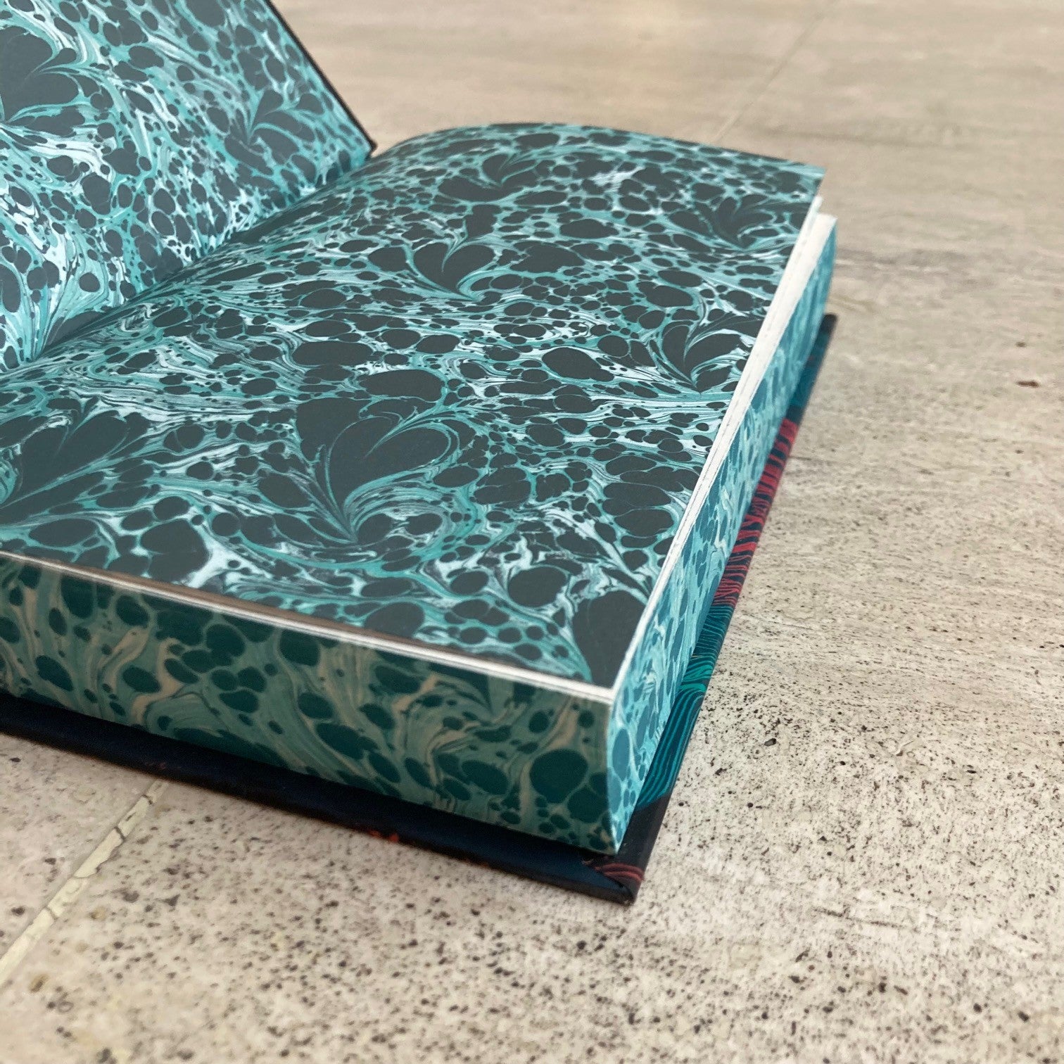 Wuthering Heights(Marbled, Sprayed Edge)