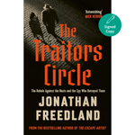 Book cover of 'The Traitors Circle' by Jonathan Freedland with a silhouette of two people on a street.