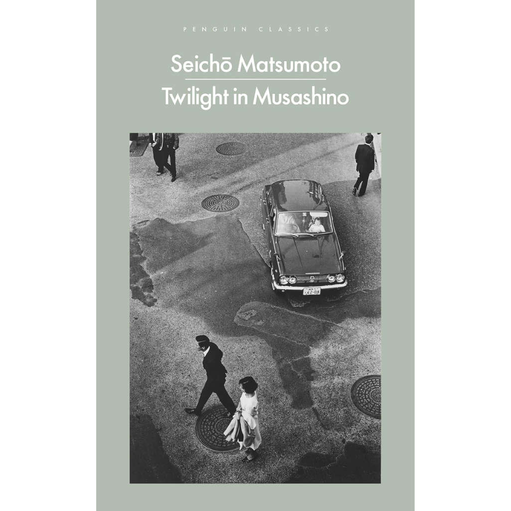 Book cover of 'Twilight in Musashino' by Seichö Matsumoto with a black and white photo of people on a street.