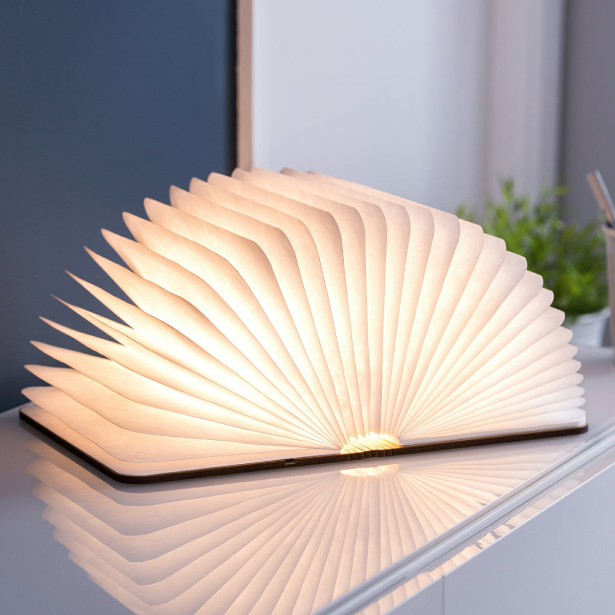 Smart Book Light Maple Mini open 180 degrees, lifestyle shot