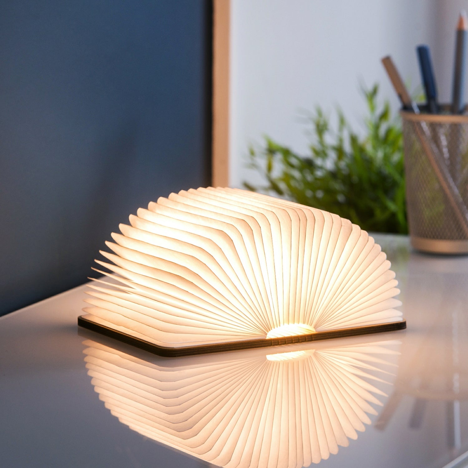 Smart Book Light Maple open 180 degrees, lifestyle shot